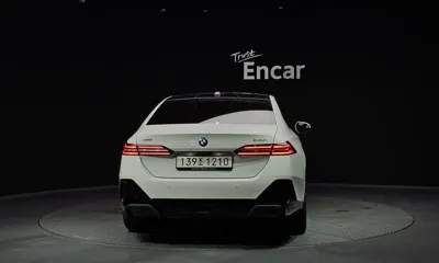 BMW 5-Series 2025, 7022 км, за 55674.91 USD