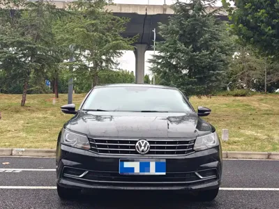 Volkswagen Passat 2019, 74000 км, за 9681.98 USD
