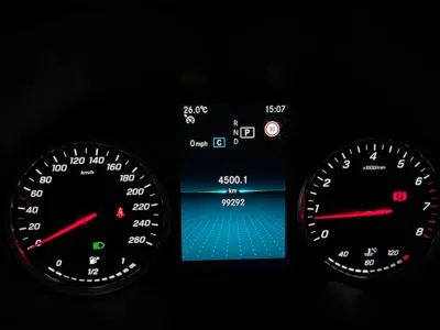 Mercedes-Benz C-Class 2019, 99289 км, за 11487.46 USD - фото 8