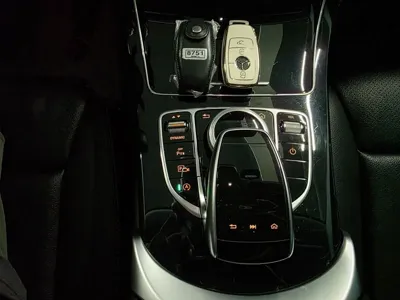 Mercedes-Benz C-Class 2019, 99289 км, за 11487.46 USD - фото 9