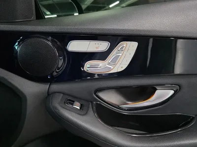 Mercedes-Benz C-Class 2019, 99289 км, за 11487.46 USD - фото 14