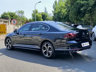 Volkswagen Magotan 2023, 68000 км, за 16620.24 USD