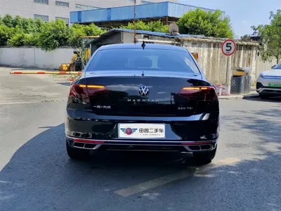 Volkswagen Magotan 2023, 68000 км, за 16620.24 USD