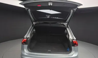 Volkswagen Tiguan 2018, 95918 км, за 11465.8 USD - фото 20