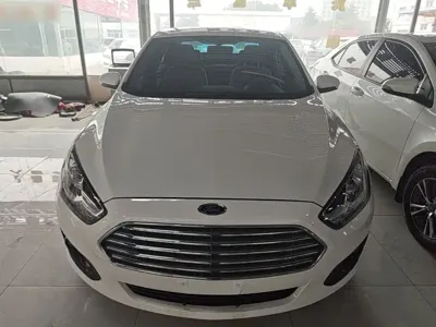 Ford Escort 2017, 80600 км, за 2839.08 USD