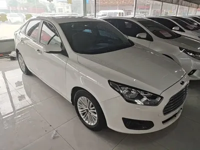 Ford Escort 2017, 80600 км, за 2839.08 USD
