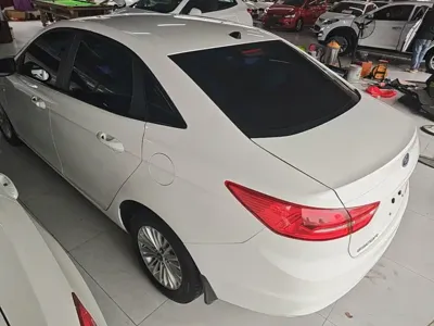 Ford Escort 2017, 80600 км, за 2839.08 USD