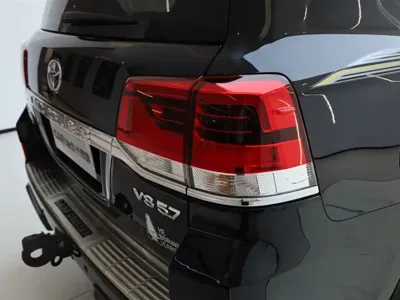 Toyota Land Cruiser 2019, 118000 км, за 101234.06 USD - фото 8