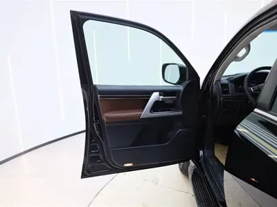 Toyota Land Cruiser 2019, 118000 км, за 101234.06 USD - фото 12