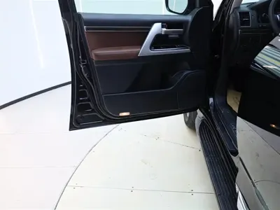 Toyota Land Cruiser 2019, 118000 км, за 101234.06 USD - фото 13