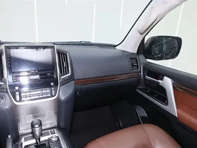 Toyota Land Cruiser 2019, 118000 км, за 101234.06 USD - фото 21