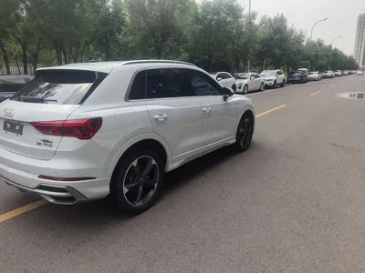 Audi Q3 2022, 47600 км, за 23807.66 USD