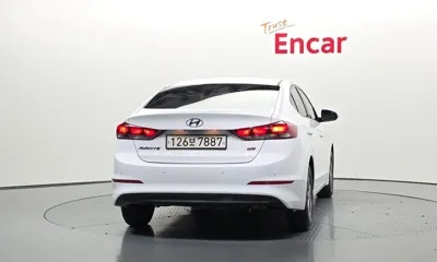 Hyundai Avante 2017, 89952 км, за 5822.5 USD
