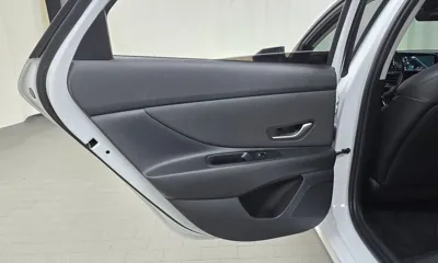 Hyundai Avante 2024, 27560 км, за 17226.8 USD - фото 25