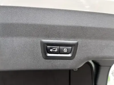 BMW 6 Series GT 2024, 30900 км, за 44238.23 USD - фото 32