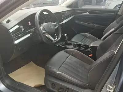 Volkswagen Passat 2021, 95000 км, за 12036.26 USD
