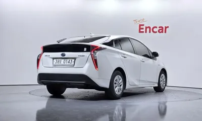 Toyota Prius 2016, 88145 км, за 9448.3 USD