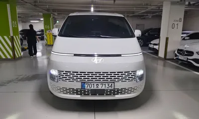 Hyundai Staria 2025, 10000 км, за 18508.74 USD