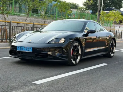 Porsche Taycan · 2025 год