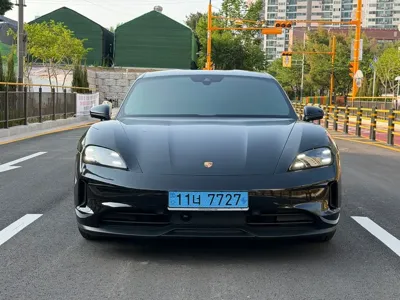 Porsche Taycan 2025, 14000 км, за 0 USD