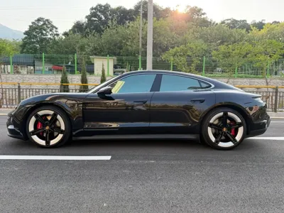 Porsche Taycan 2025, 14000 км, за 0 USD