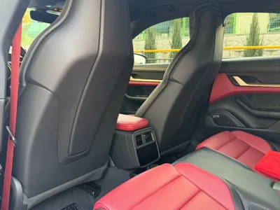 Porsche Taycan 2025, 14000 км, за 0 USD - фото 10