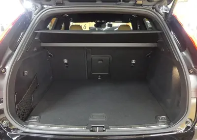 Volvo XC60 2024, 28600 км, за 32820.32 USD
