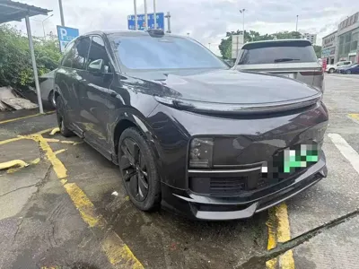 Li Auto Li L9 2023, 61000 км, за 36770.77 USD
