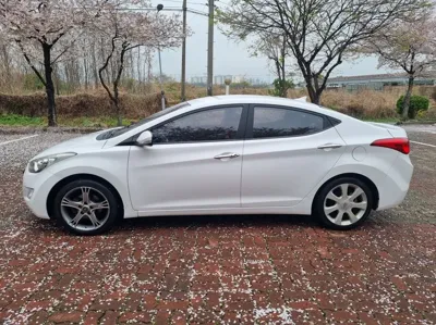 Hyundai Avante 2012, 181304 км, за 2330.31 USD