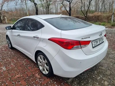 Hyundai Avante 2012, 181304 км, за 2330.31 USD