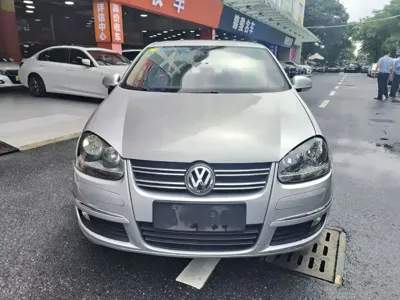 Volkswagen Sagitar 2011, 143000 км, за 2354.28 USD