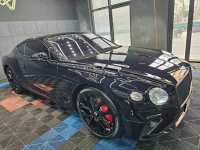 Bentley Continental 2023, 9000 км, за 182327.2 USD