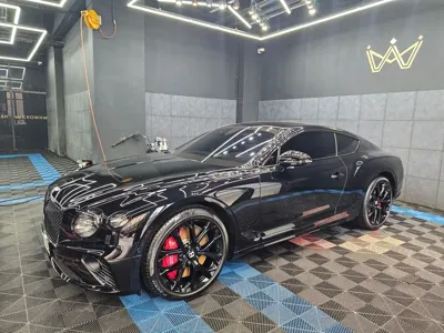 Bentley Continental 2023, 9000 км, за 182327.2 USD