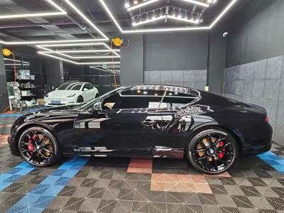 Bentley Continental 2023, 9000 км, за 182327.2 USD