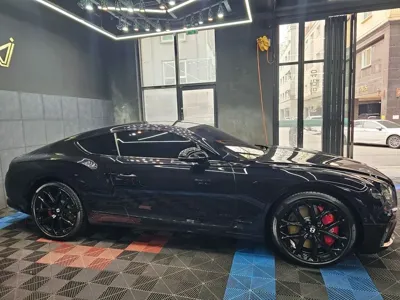 Bentley Continental 2023, 9000 км, за 182327.2 USD