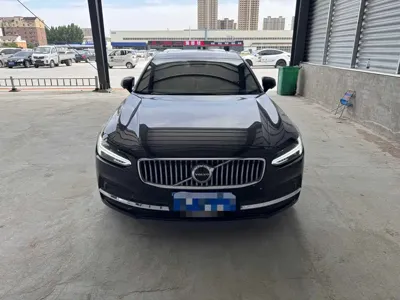 Volvo S90 2023, 43000 км, за 21715.53 USD