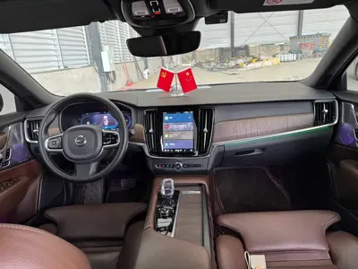 Volvo S90 2023, 43000 км, за 21715.53 USD