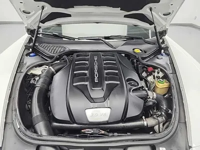 Porsche Panamera 2016, 130000 км, за 18051.73 USD