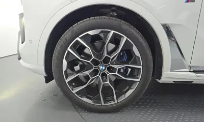 BMW X7 2025, 6956 км, за 80645.22 USD