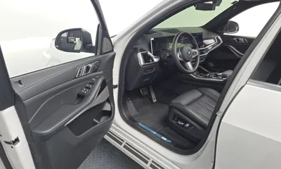 BMW X7 2025, 6956 км, за 80645.22 USD - фото 10