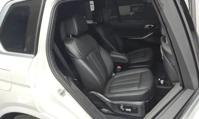 BMW X7 2025, 6956 км, за 80645.22 USD - фото 11