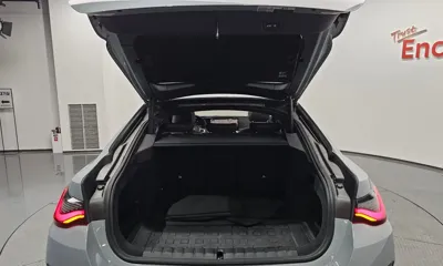 BMW i4 2023, 45463 км, за 31836.68 USD - фото 20
