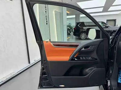 Lexus LX 2019, 100000 км, за 167238.9 USD