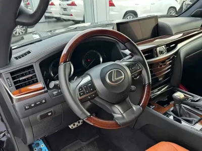 Lexus LX 2019, 100000 км, за 166430.9 USD - фото 6