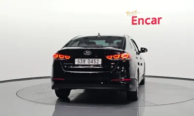 Hyundai Avante 2016, 157971 км, за 3275.57 USD