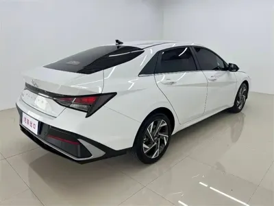 Hyundai Elantra 2023, 15000 км, за 13507.68 USD