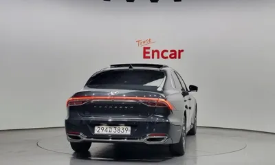 Hyundai Grandeur 2020, 49934 км, за 16158.69 USD