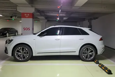 Audi Q8 2022, 45000 км, за 47105.54 USD