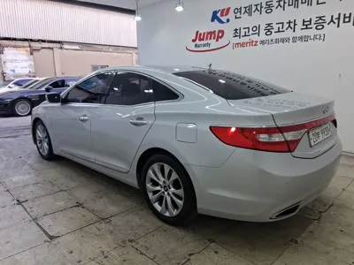 Hyundai Grandeur 2012, 187466 км, за 2822.63 USD