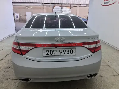 Hyundai Grandeur 2012, 187466 км, за 2822.63 USD